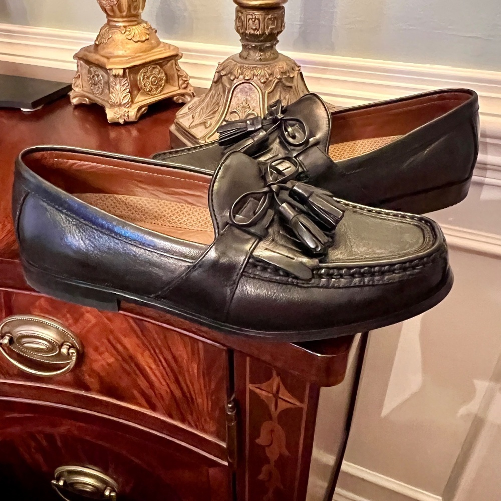 EUC Johnston & Murphy Aragon II Black Leather Kiltie Tassel Loafers Shoes 8.5 M - Picture 2 of 6
